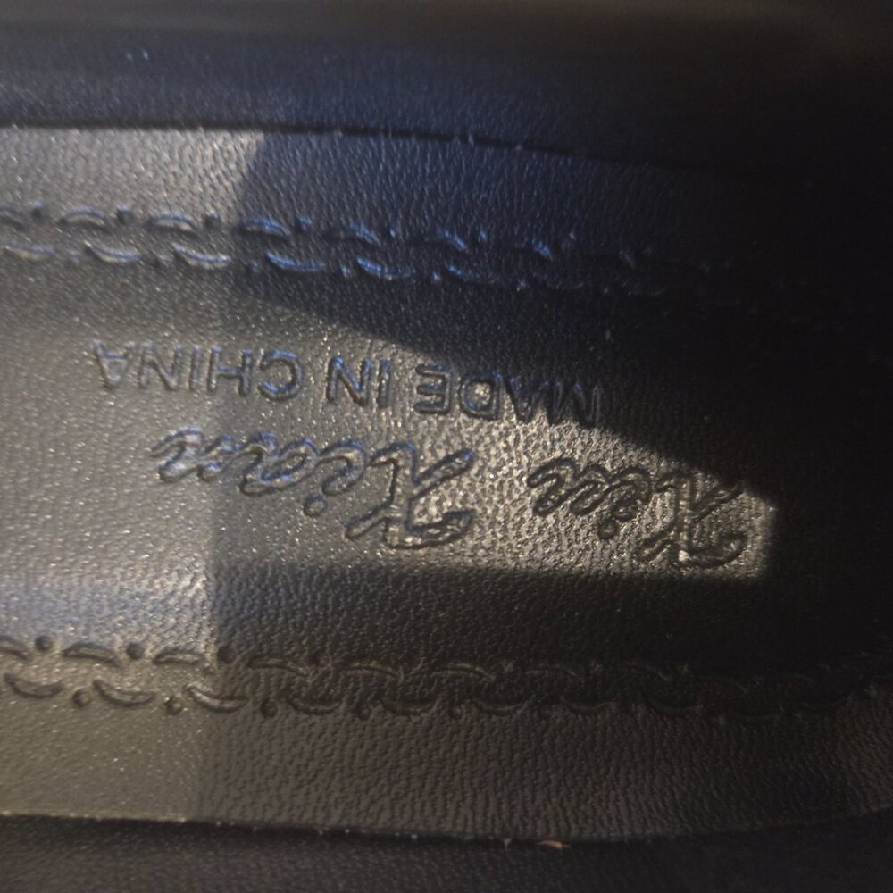 Black Court Shoes. - Picture 7 of 8